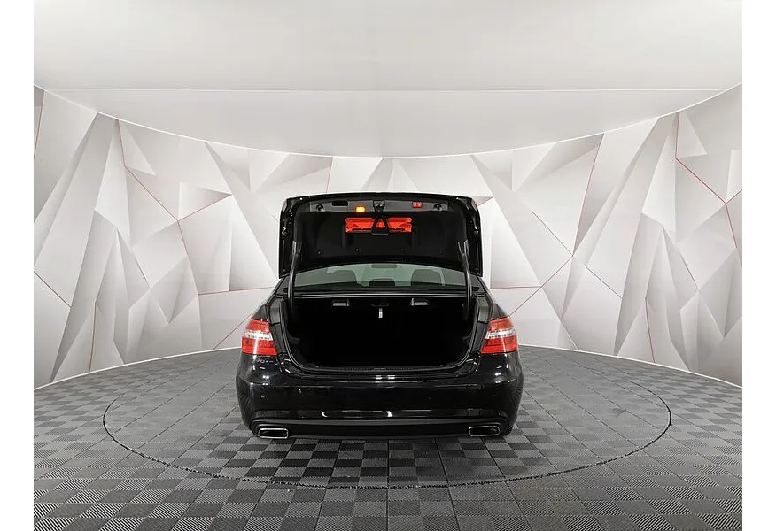 Mercedes-Benz E-Класс E 300 BlueEfficiency 7G-Tronic Plus (249 л.с.) Черный в АВИЛОН. Слайд №11