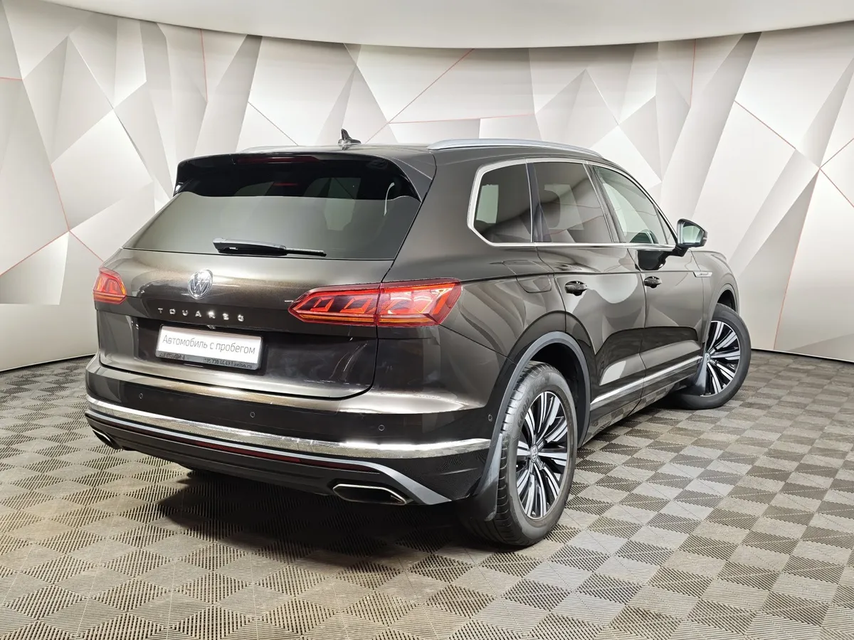 Volkswagen Touareg 2.0 TSI Tiptronic 4Motion (249 л.с.) Exclusive Коричневый в АВИЛОН. Слайд №2