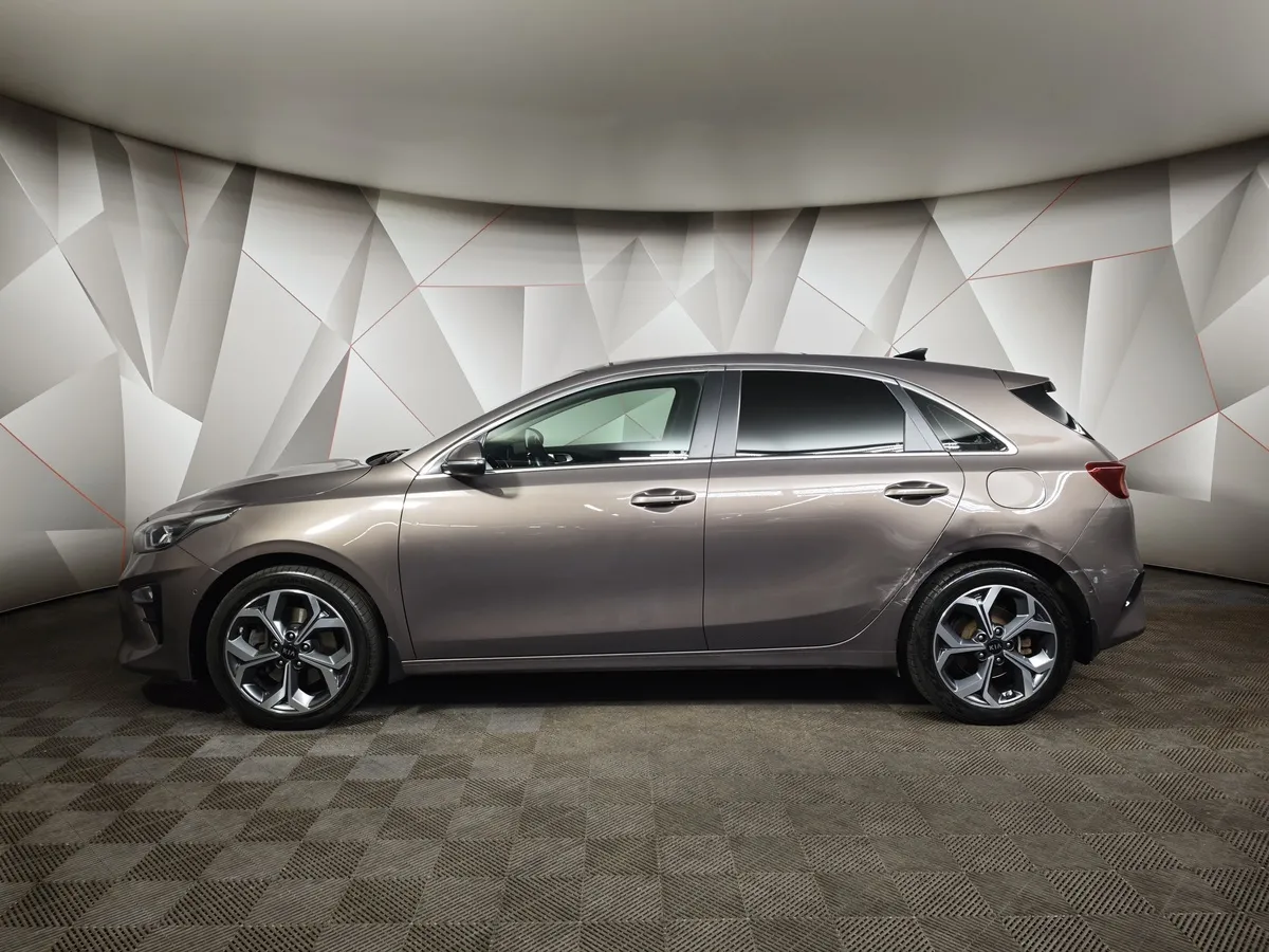 Kia Ceed 1.4 T-GDI AMT (140 л.с.) Premium Plus Коричневый в АВИЛОН. Слайд №5