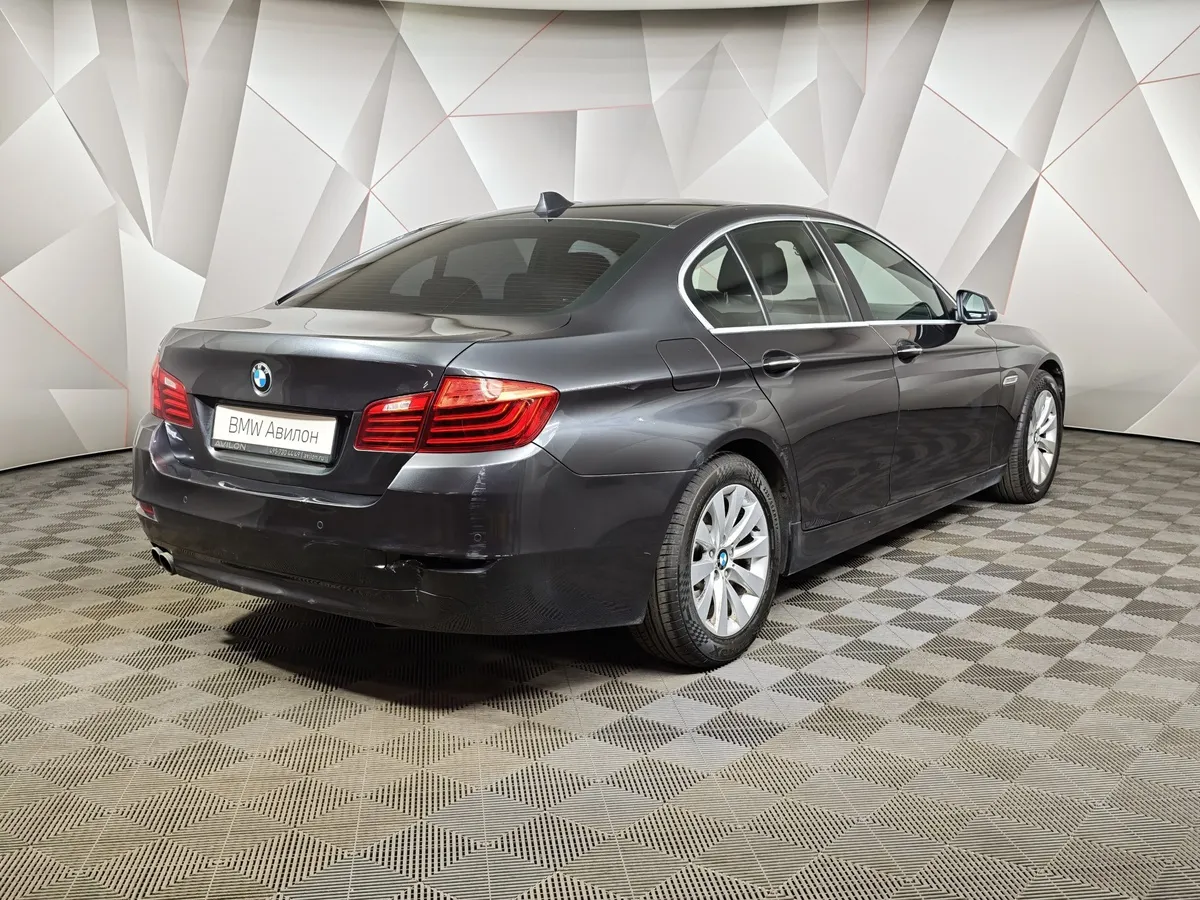 BMW 5 серия 520i AT (184 л.с.) Серый в АВИЛОН. Слайд №2