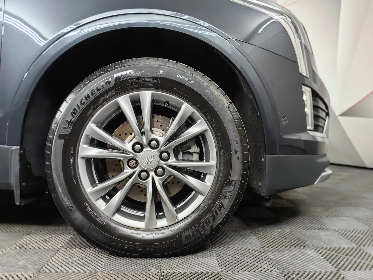 Cadillac XT5 2.0T АТ AWD (200 л.с.) Sport Черный в АВИЛОН. Слайд №9