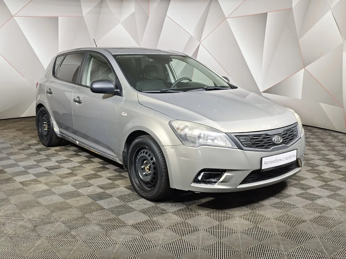 Kia Ceed 1.4 MT (109 л.с.) Серебристый в АВИЛОН. Слайд №3