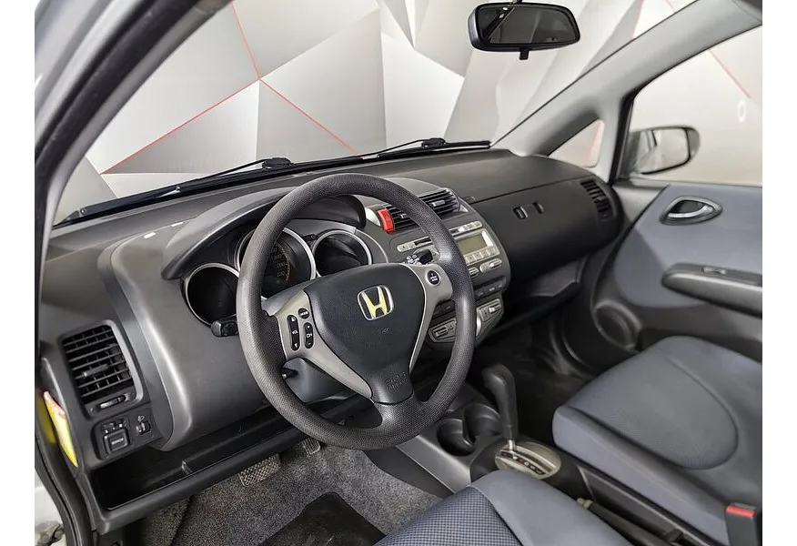 Honda Jazz 1.4 CVT (83 л.с.) Серебристый в АВИЛОН. Слайд №16 Honda Jazz 1.4 CVT (83 л.с.) Серебристый в АВИЛОН. Слайд №16