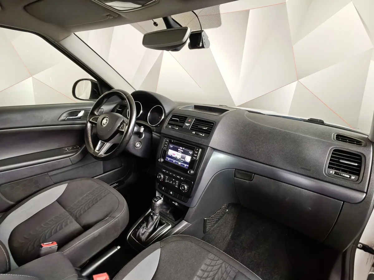 Skoda Yeti 1.8 TSI 4x4 DSG (152 л.с.) Белый в АВИЛОН. Слайд №12