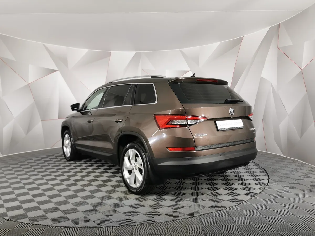 Skoda Kodiaq 2.0 TSI DSG 4X4 (180 л.с.) Коричневый в АВИЛОН. Слайд №4