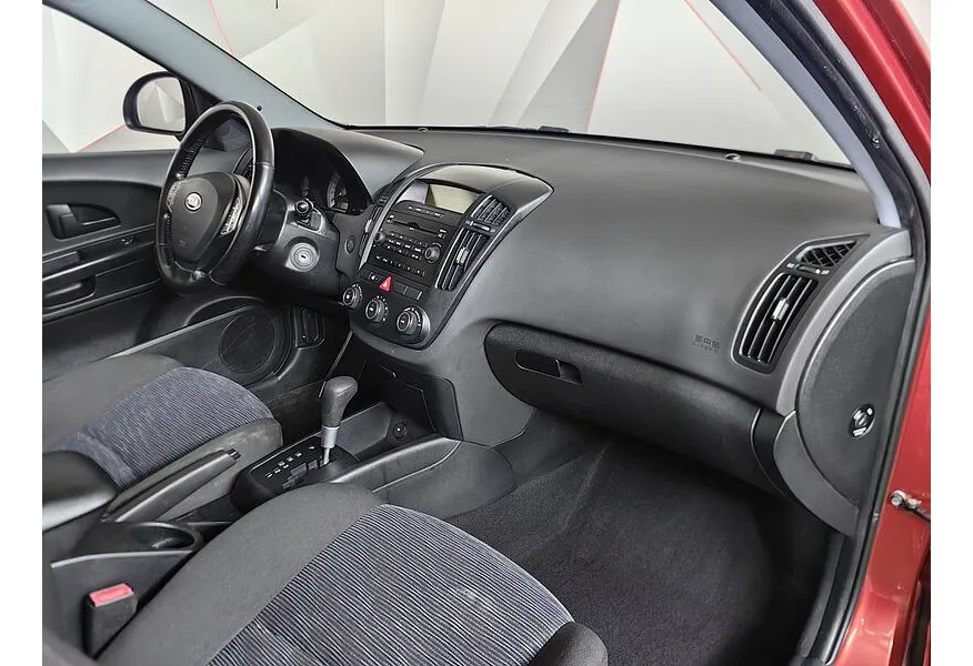 Kia Ceed 1.6 AT (122 л.с.) Красный в АВИЛОН. Слайд №12