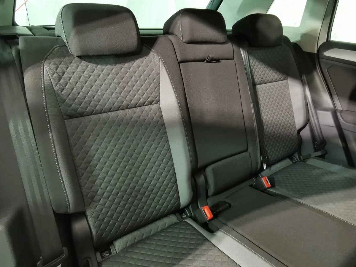 Volkswagen Tiguan 1.4 TSI BlueMotion DSG (150 л.с.) Comfortline Серый в АВИЛОН. Слайд №16