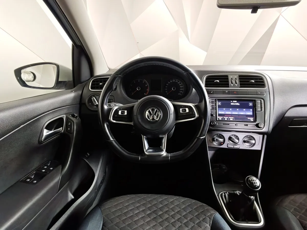 Volkswagen Polo 1.6 MPI MT (110 л.с.) Connect Белый в АВИЛОН. Слайд №20