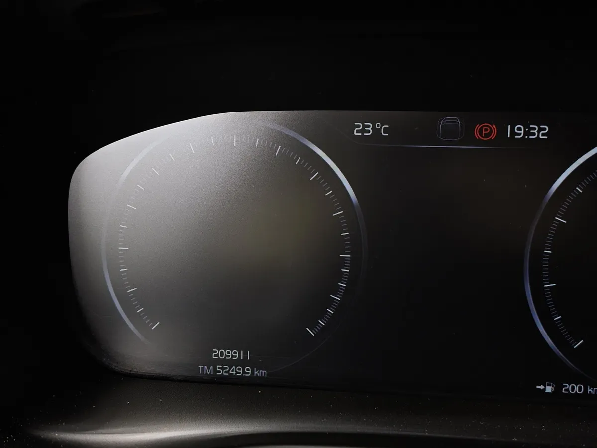 Volvo XC40 2.0 T5 Drive-E AT AWD (247 л.с.) Inscription Бежевый в АВИЛОН. Слайд №18