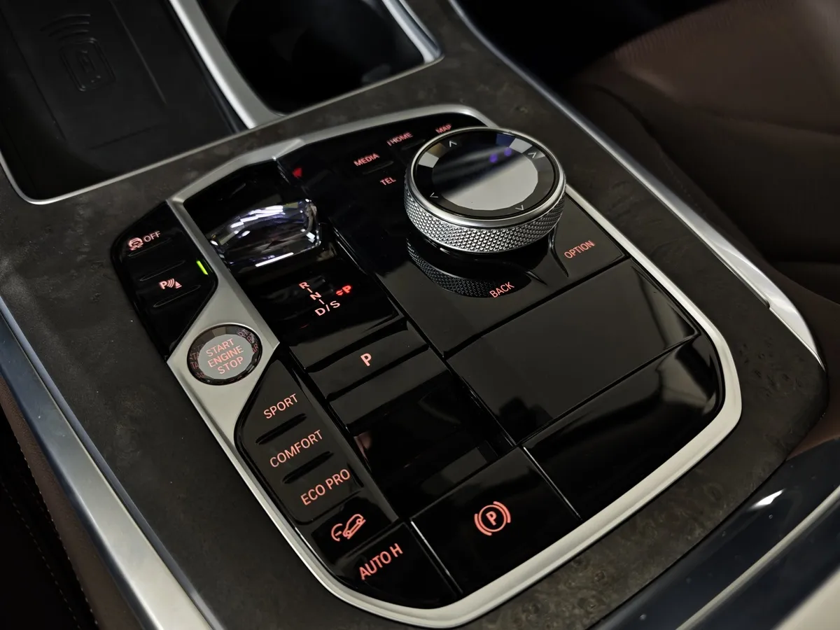BMW X5 xDrive30Li (258 л.с) X Черный в АВИЛОН. Слайд №17