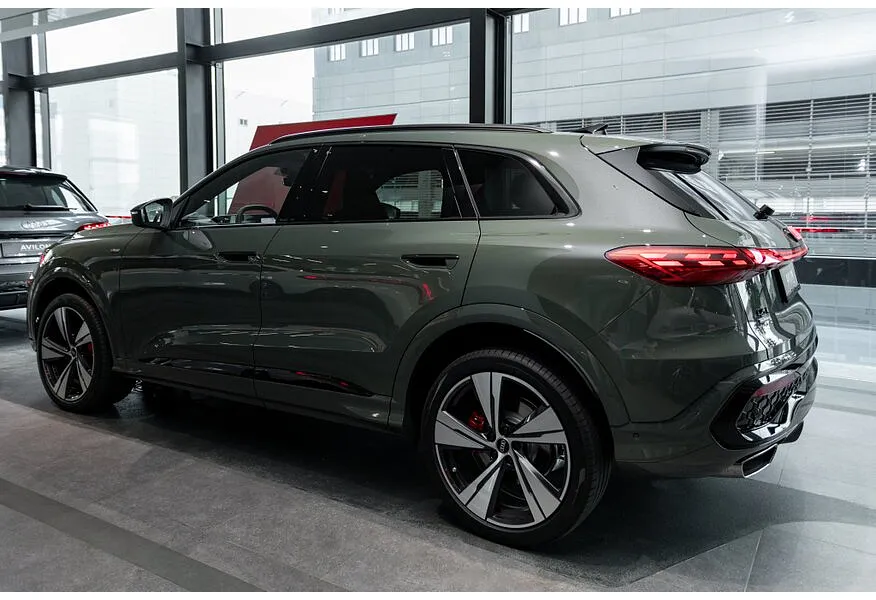 Audi Q5 L 2.0 40 TFSI S tronic quattro (204 л.с.) Зеленый в АВИЛОН. Слайд №5