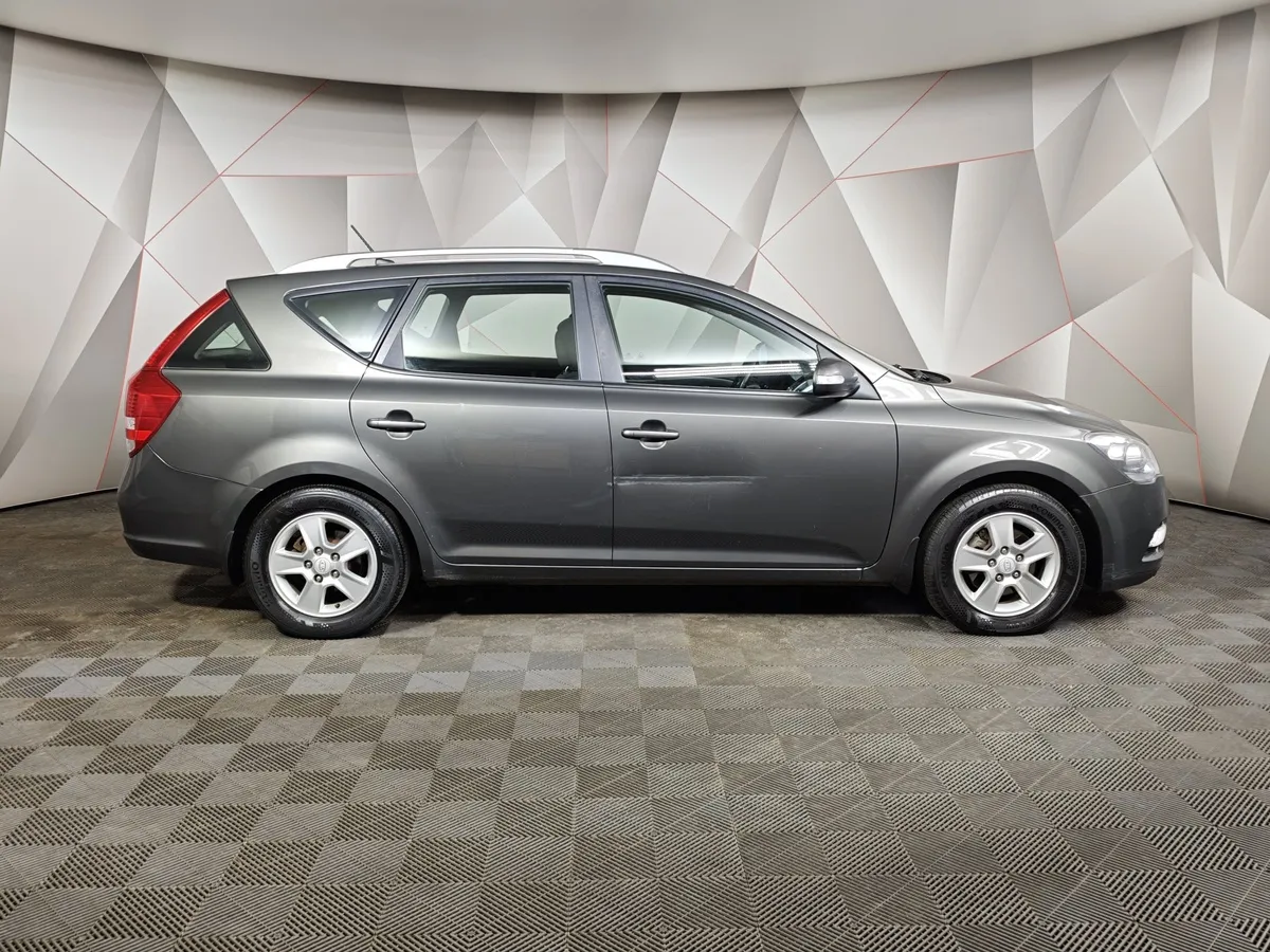 Kia Ceed 1.6 AT (130 л.с.) Серебристый в АВИЛОН. Слайд №6
