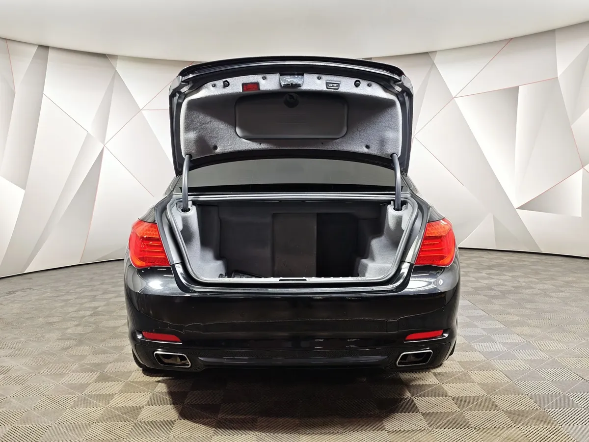 BMW 7 серия 750Li xDrive AT (407 л.с.) Черный в АВИЛОН. Слайд №8