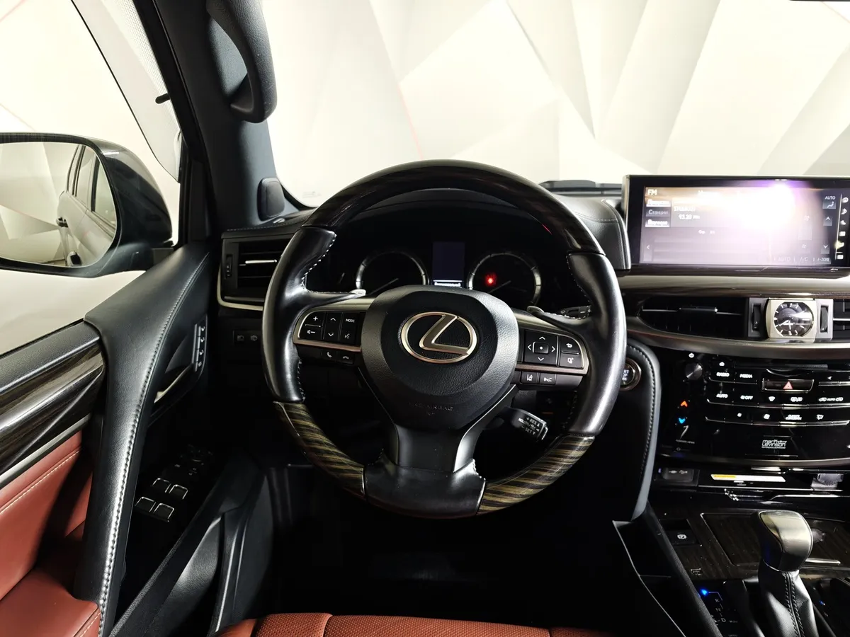 Lexus LX 570 AT (367 л.с.) Черный в АВИЛОН. Слайд №20