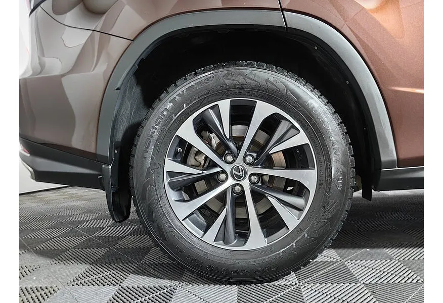 Lexus RX 2.0 AT AWD (238 л.с.) Executive Коричневый в АВИЛОН. Слайд №9