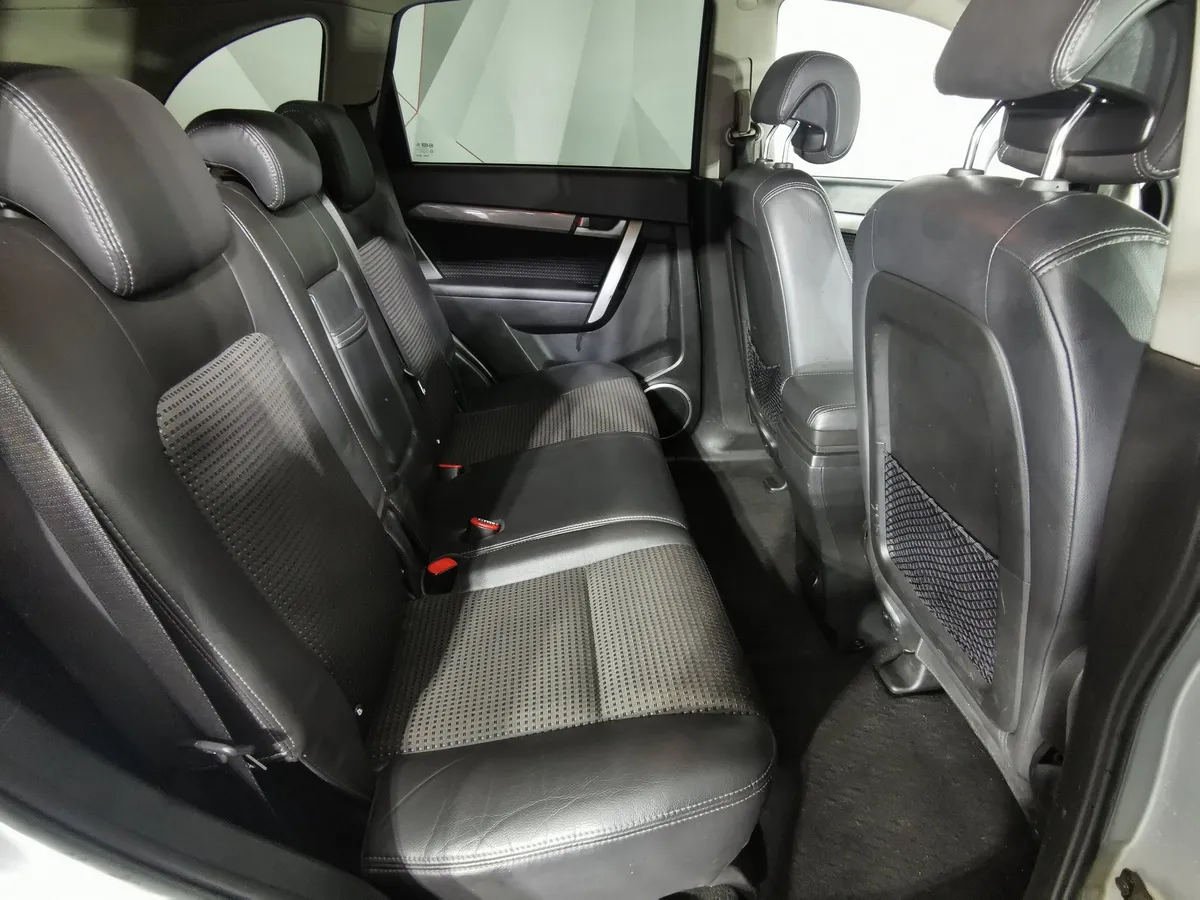Chevrolet Captiva 2.4 AT (5 мест) (167 л.с.) LT Серебристый в АВИЛОН. Слайд №15
