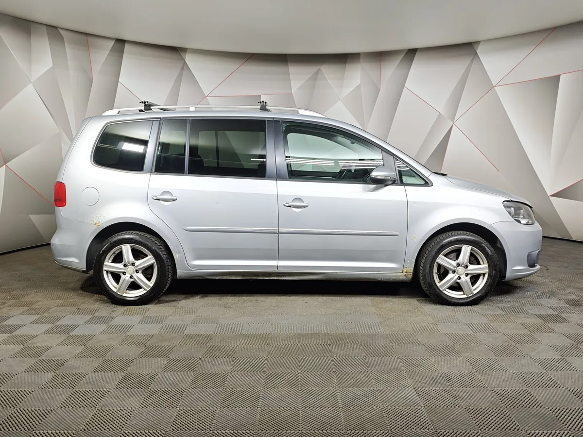 Volkswagen Touran 2.0 TDI DSG (110 л.с.) Highline Серебристый в АВИЛОН. Слайд №6