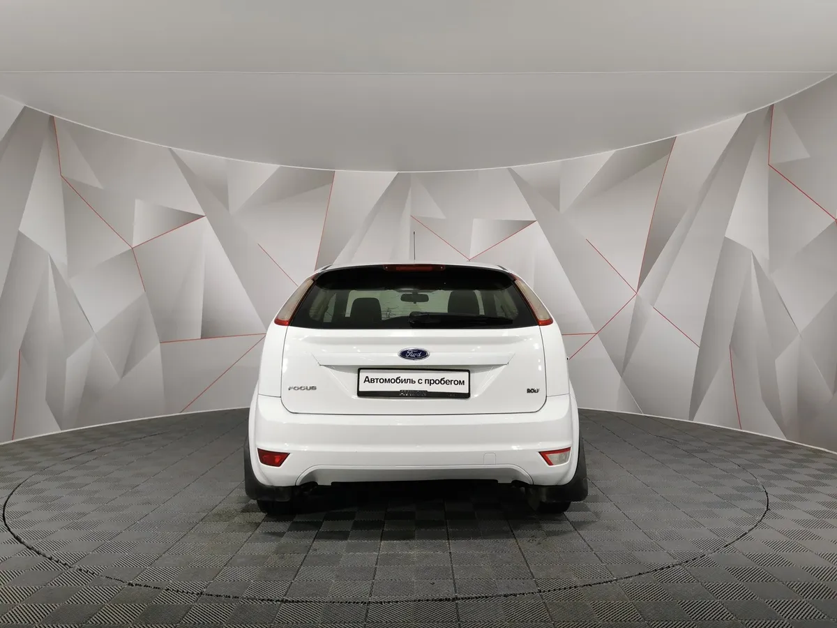 Ford Focus 1.6 MT (101 л.с.) Белый в АВИЛОН. Слайд №8