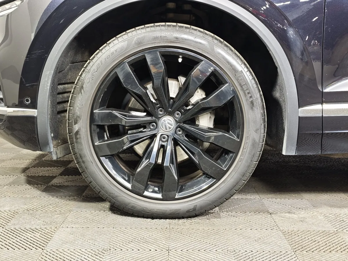 Volkswagen Touareg 2.0 TSI Tiptronic 4Motion (249 л.с.) Exclusive Черный в АВИЛОН. Слайд №9