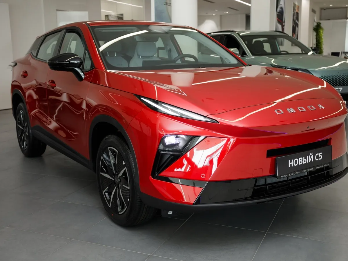 Omoda C5 1.5T DCT FWD (147 л.с.) Стиль Красный в АВИЛОН. Слайд №2