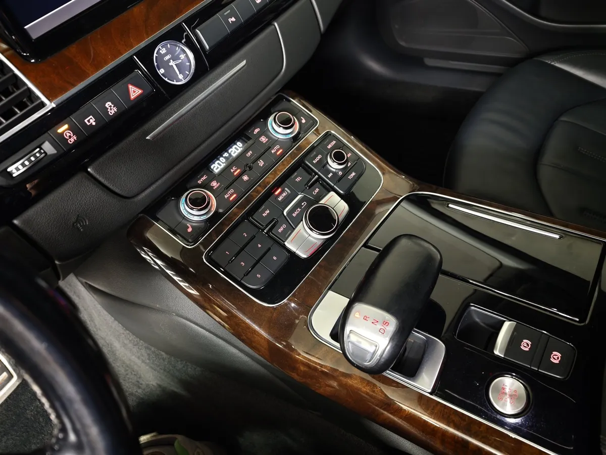 Audi A8 3.0 TFSI L tiptronic quattro (310 л.с.) Черный в АВИЛОН. Слайд №18