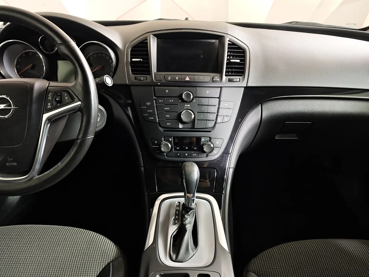 Opel Insignia 2.0 Turbo AT (220 л.с.) Белый в АВИЛОН. Слайд №14