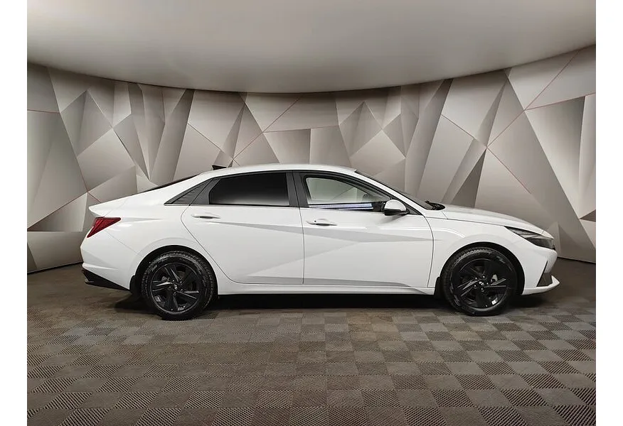 Hyundai Elantra 1.6 - 6AT (128 л.с.) Active Белый в АВИЛОН. Слайд №6