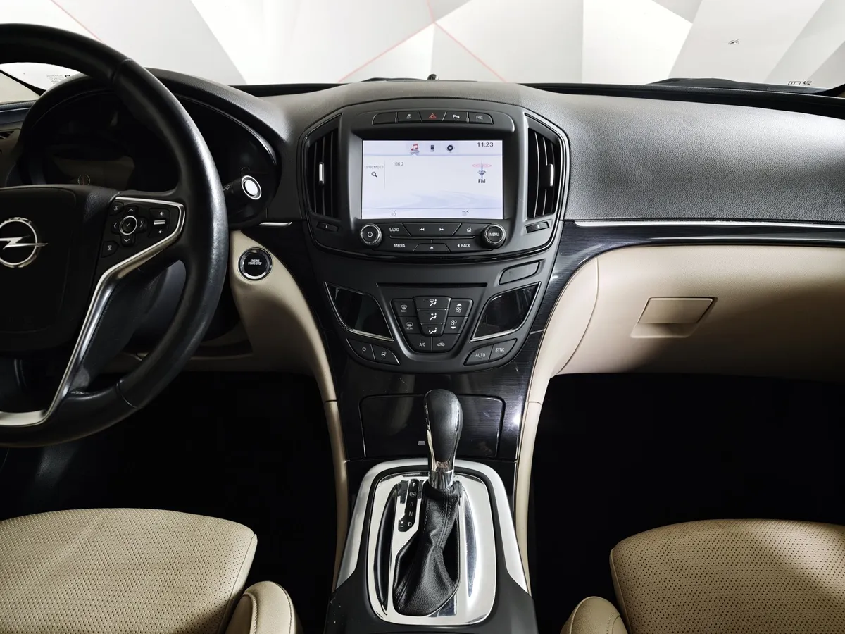 Opel Insignia 1.6 SIDI Turbo Ecotec AT (170 л.с.) Белый в АВИЛОН. Слайд №14