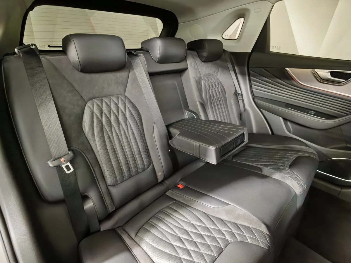 Hongqi HS5 2.0T AT 4WD (245 л.с.) Делюкс Серый в АВИЛОН. Слайд №17