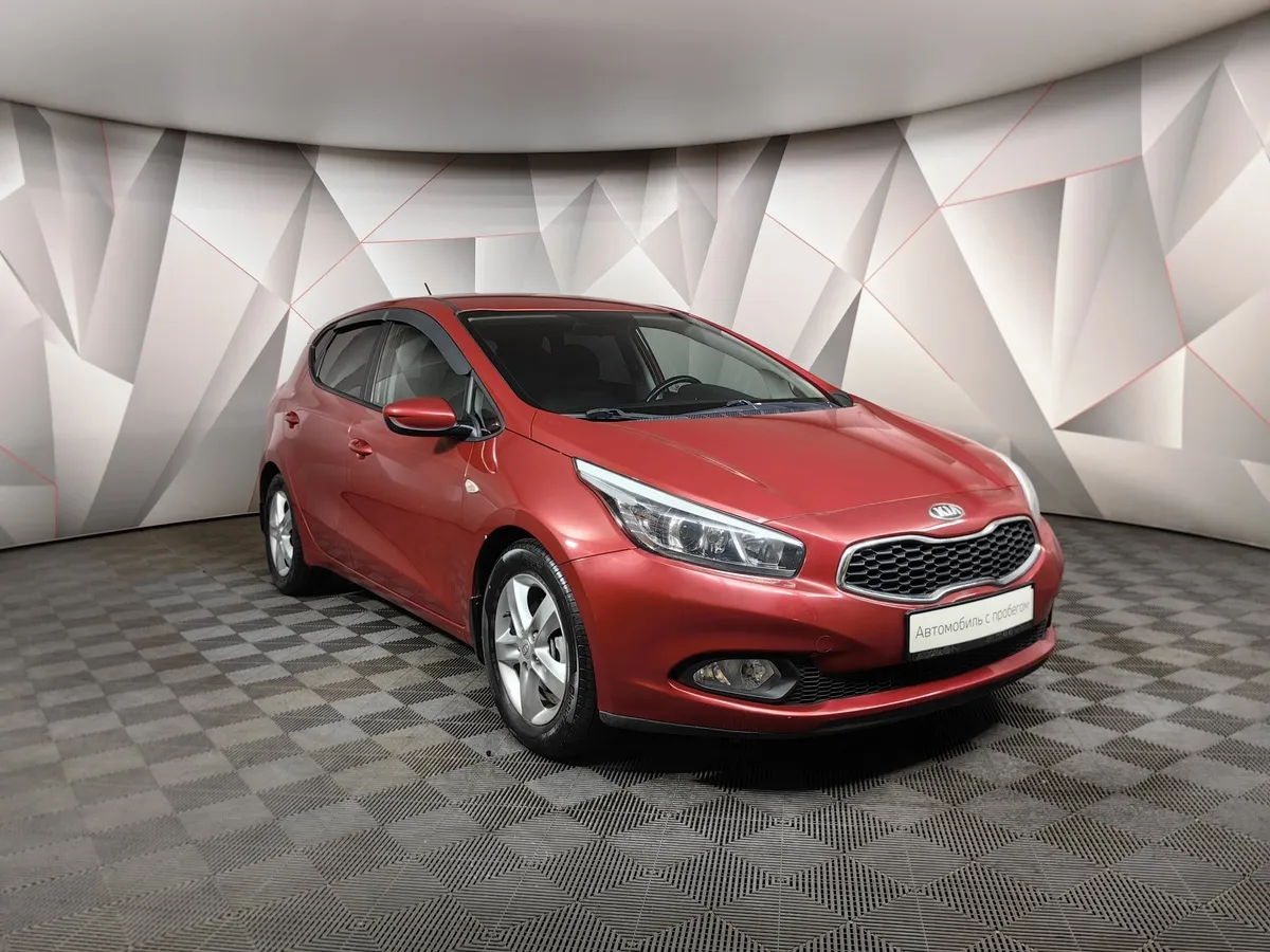 Kia Ceed 1.6 MT (130 л.с.) Classic Красный в АВИЛОН. Слайд №3