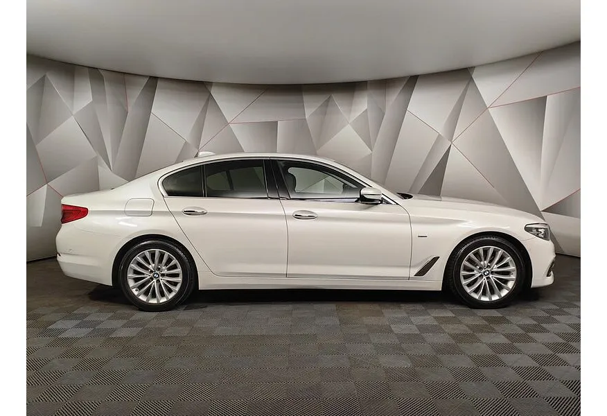 АВИЛОН - BMW 5 серия 520d xDrive Steptronic (190 л.с.) Белый - slide 3