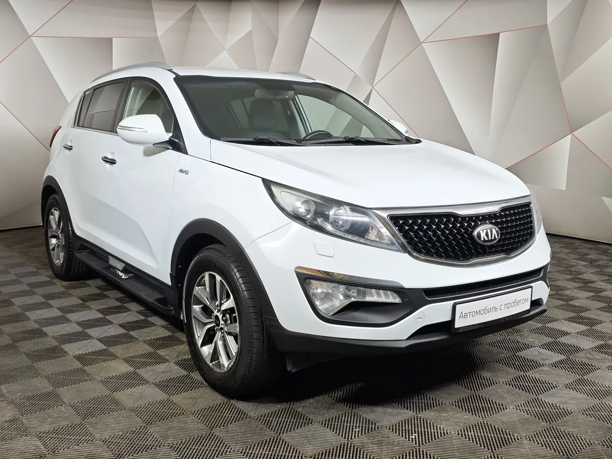 Kia Sportage 2.0 AT 4WD (150 л.с.) Luxe Белый в АВИЛОН. Слайд №3