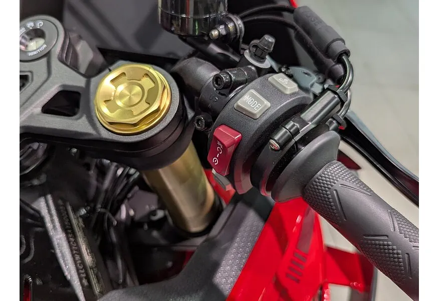 АВИЛОН - VOGE RR660S 662 см³ (99 л.с.) (99) 660 Красный - slide 6