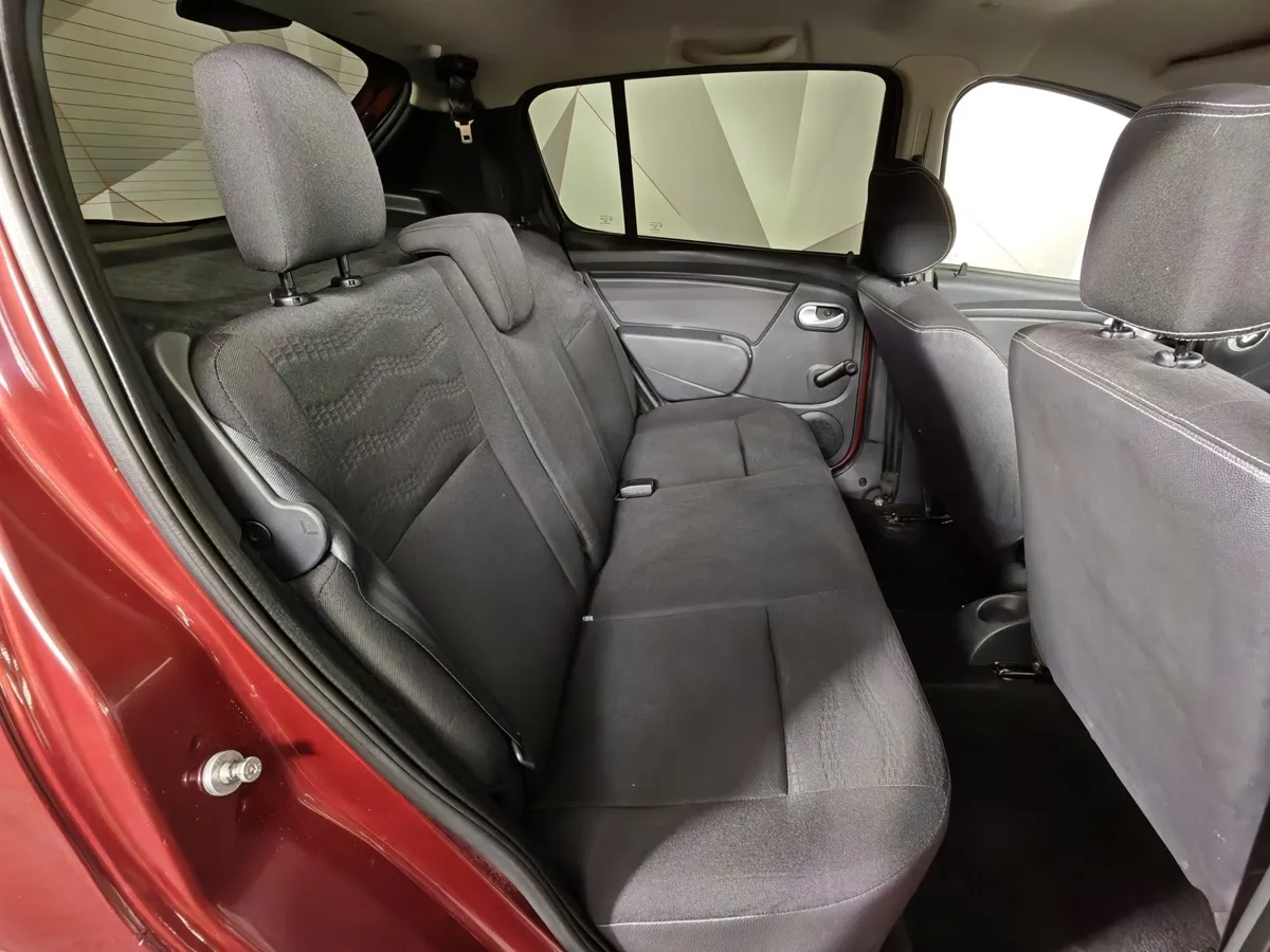 Renault Sandero 1.6 AT (103 л.с.) Stepway Красный в АВИЛОН. Слайд №14