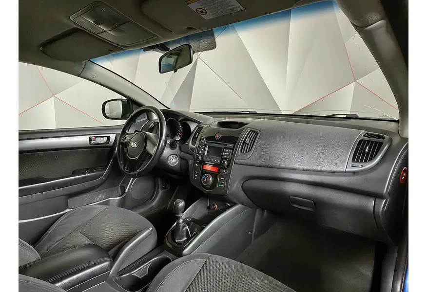 Kia Cerato 1.6 MT (126 л.с.) Luxe Синий в АВИЛОН. Слайд №12