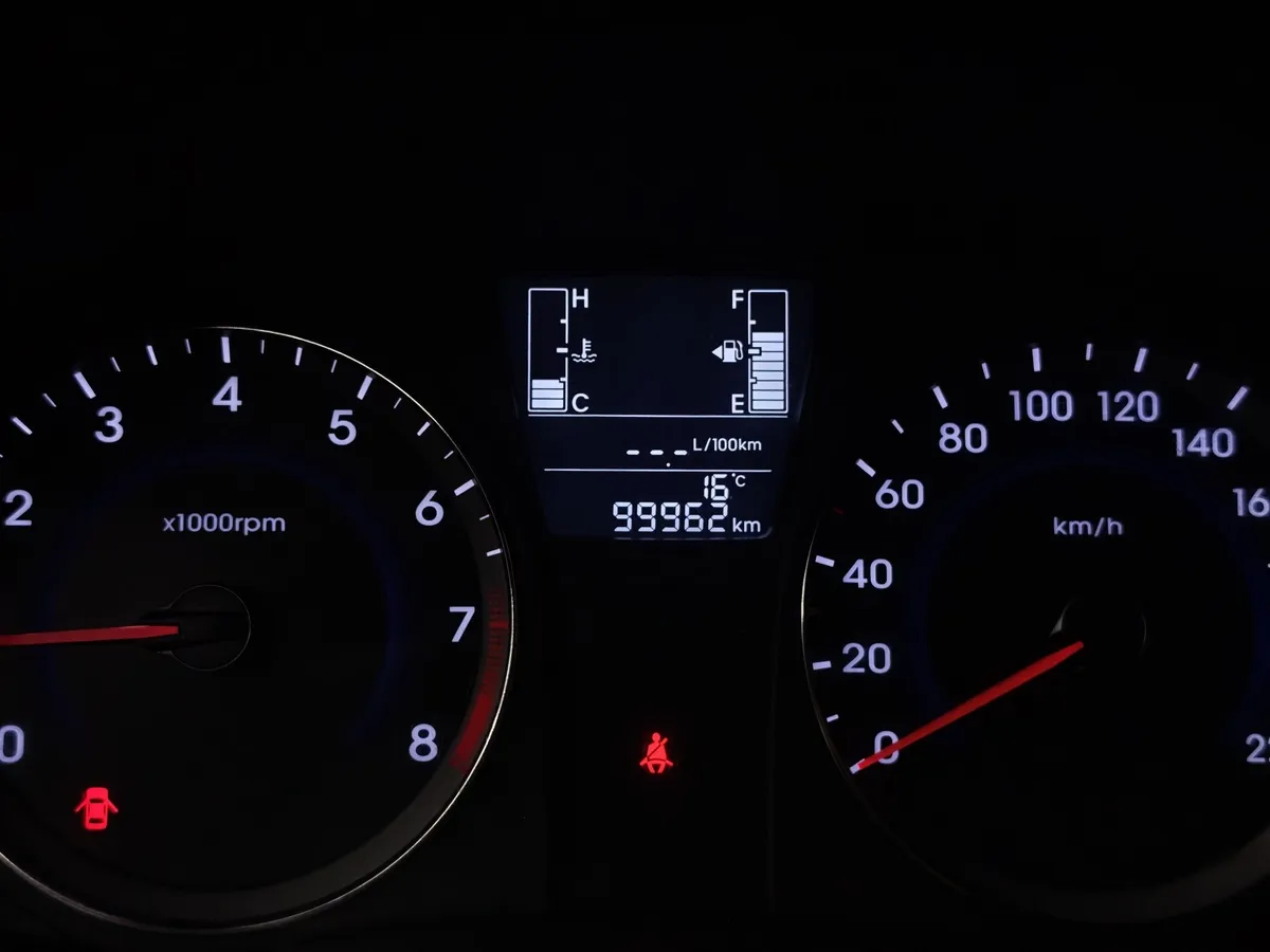 Hyundai Solaris 1.6 MT (123 л.с.) Comfort Серый в АВИЛОН. Слайд №18