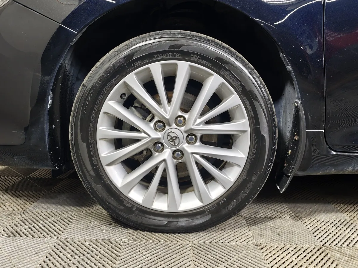 Toyota Camry 2.5 AT (181 л.с.) Черный в АВИЛОН. Слайд №9