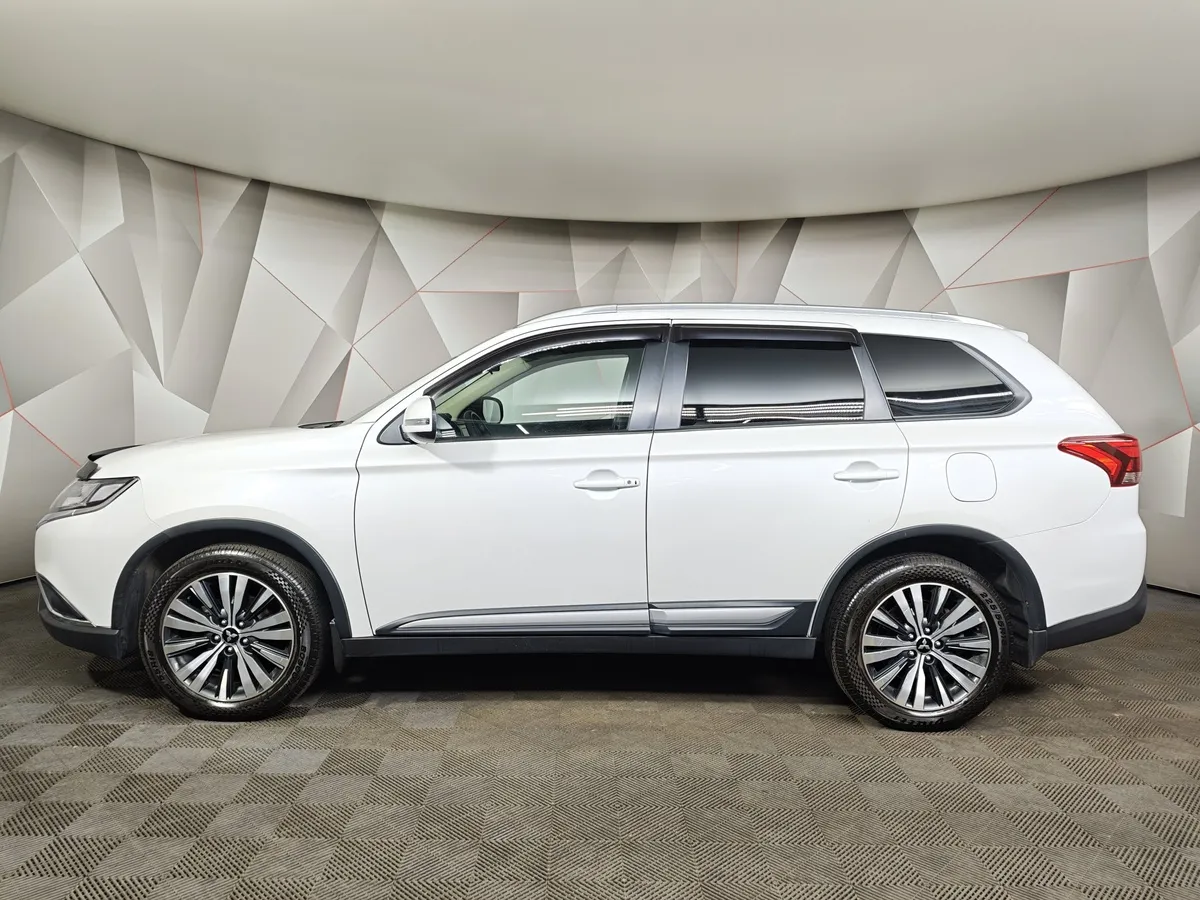 Mitsubishi Outlander 2.0 CVT 4WD (146 л.с.) Instyle E29 Белый в АВИЛОН. Слайд №5