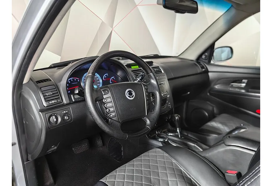 SsangYong Rexton 2.7 Xdi AT AWD (165 л.с.) Серебристый в АВИЛОН. Слайд №17