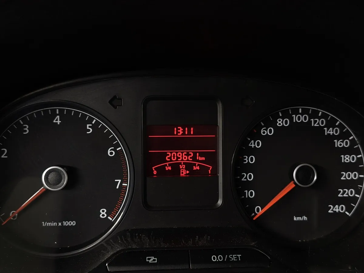 Volkswagen Polo 1.6 MT (105 л.с.) Comfortline Серебристый в АВИЛОН. Слайд №15