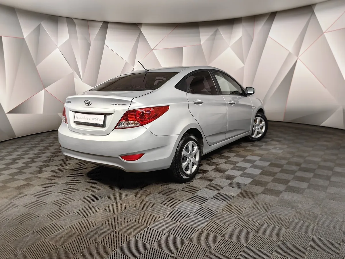 Hyundai Solaris 1.6 MT (123 л.с.) Classic + AC Серебристый в АВИЛОН. Слайд №2