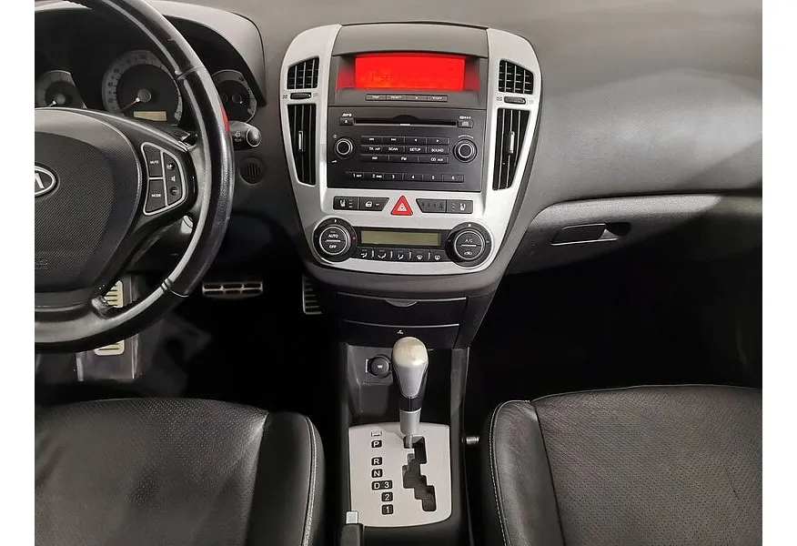 Kia Ceed 2.0 AT (143 л.с.) Бежевый в АВИЛОН. Слайд №14 Kia Ceed 2.0 AT (143 л.с.) Бежевый в АВИЛОН. Слайд №14