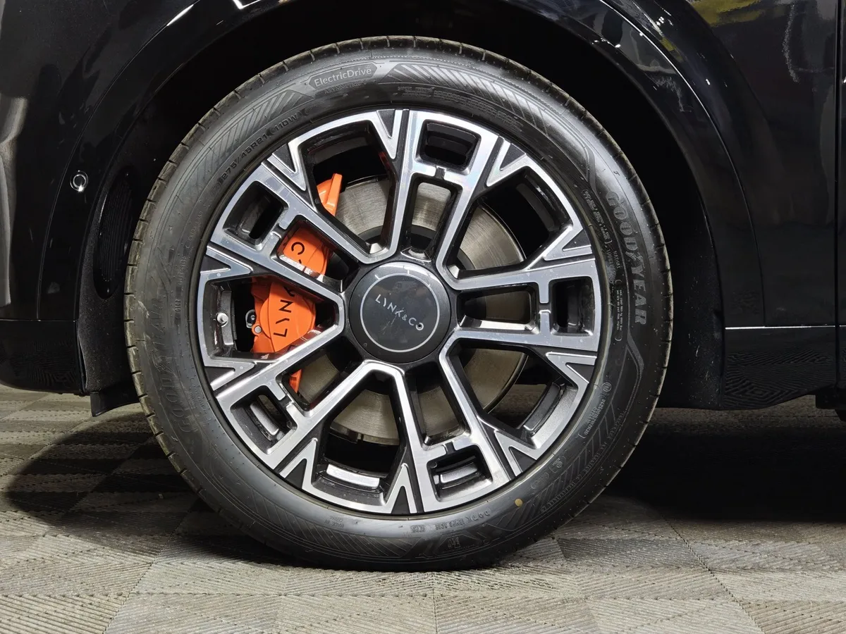 Lynk & Co 900 2.0 AT 4WD (884 л.с.) Ultra Черный в АВИЛОН. Слайд №8