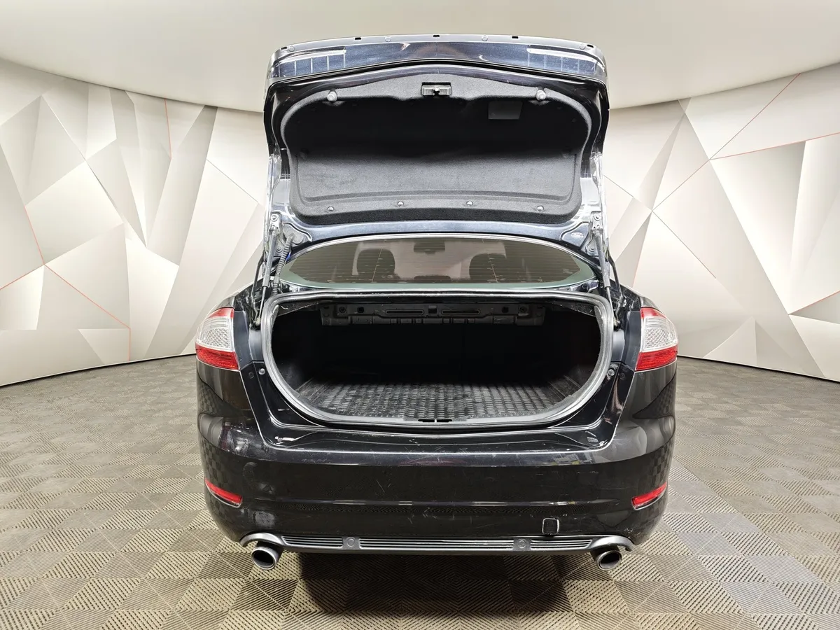 Ford Mondeo 2.0 EcoBoost PowerShift (200 л.с.) Titanium Черный в АВИЛОН. Слайд №11