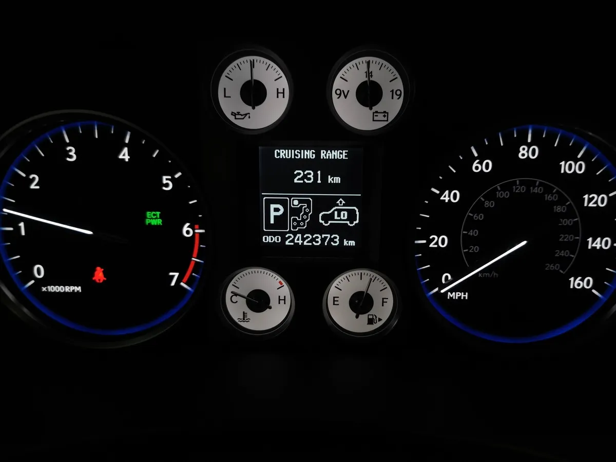 Lexus LX 570 AT (383 л.с.) Premium Черный в АВИЛОН. Слайд №17