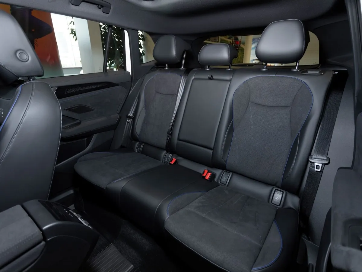 Volkswagen Tiguan 380 TSI 2.0 DSG 4WD (220 л.с.) R-Line Серый в АВИЛОН. Слайд №10