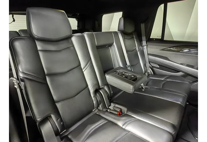 Cadillac Escalade 6.2 V8 AT AWD (420 л.с.) Sport Platinum Черный в АВИЛОН. Слайд №17