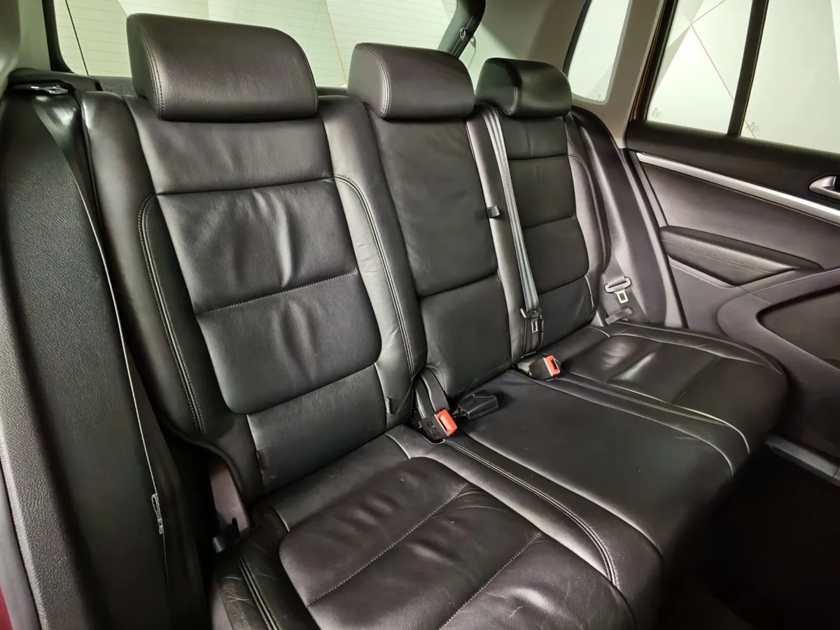 Volkswagen Tiguan 2.0 TDI 4Motion AT (140 л.с.) Sport&Style Красный в АВИЛОН. Слайд №17