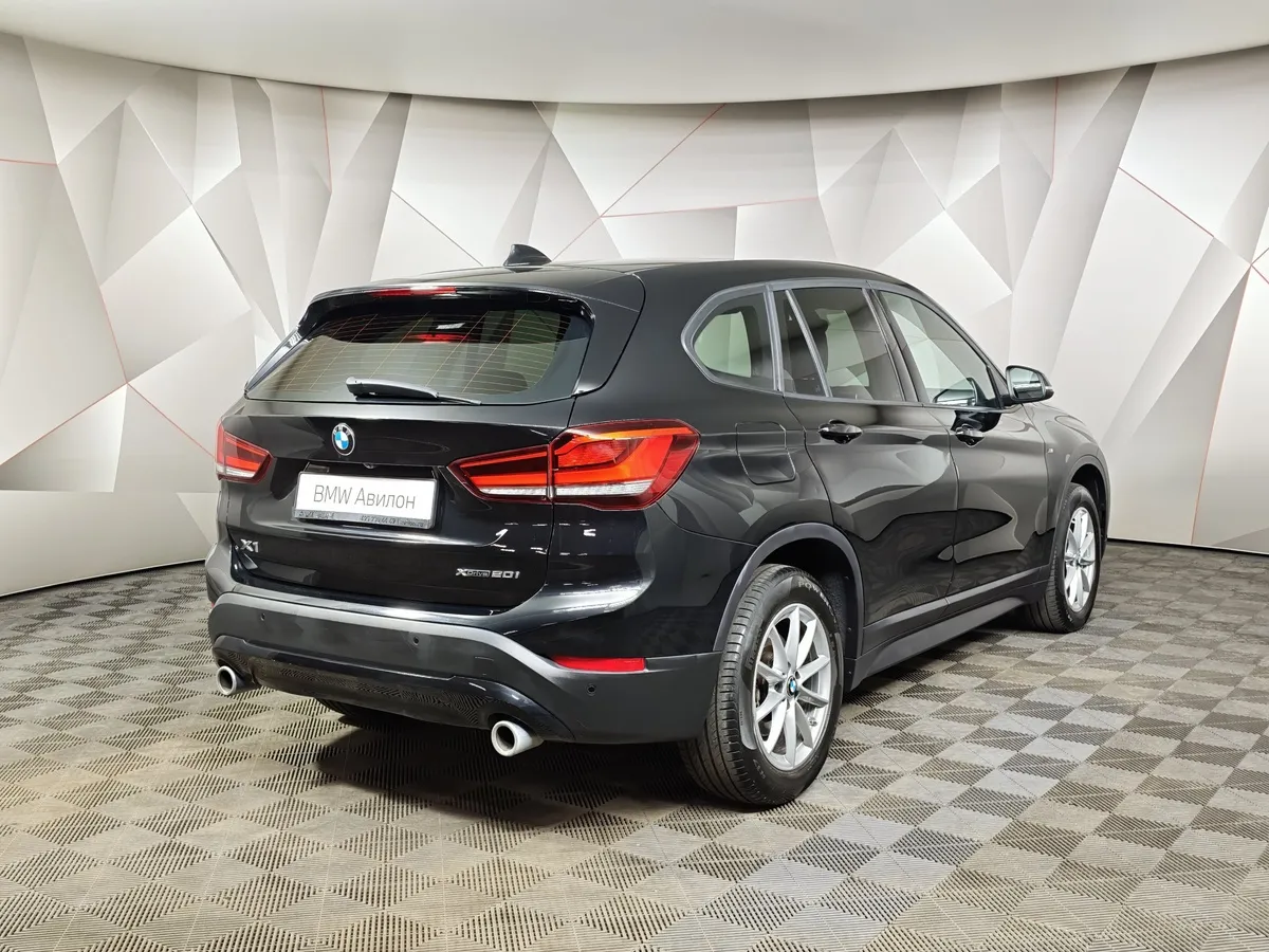 BMW X1 20i xDrive Steptronic AT (192 л.с.) Черный в АВИЛОН. Слайд №2