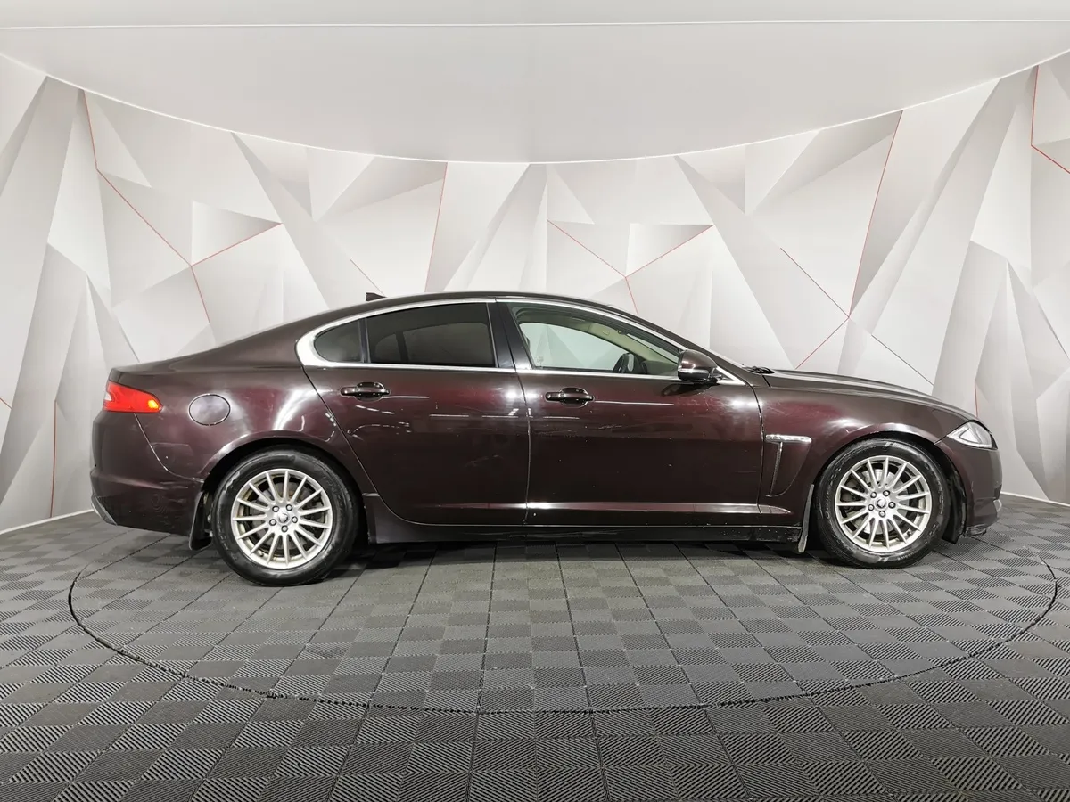 Jaguar XF 2.0 AT (240 л.с.) Luxury Коричневый в АВИЛОН. Слайд №6